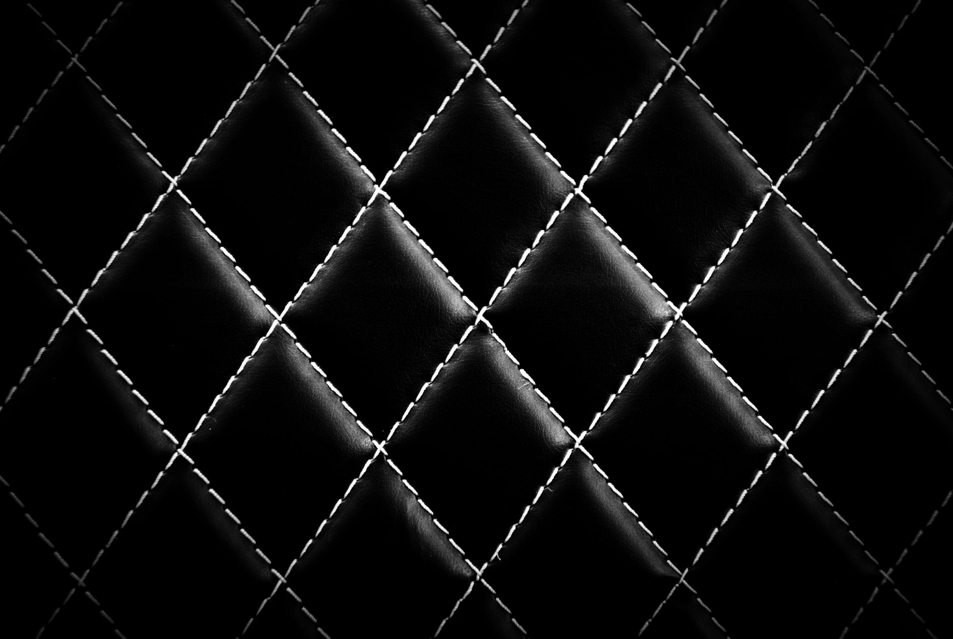 Diamond-quilted leather pattern